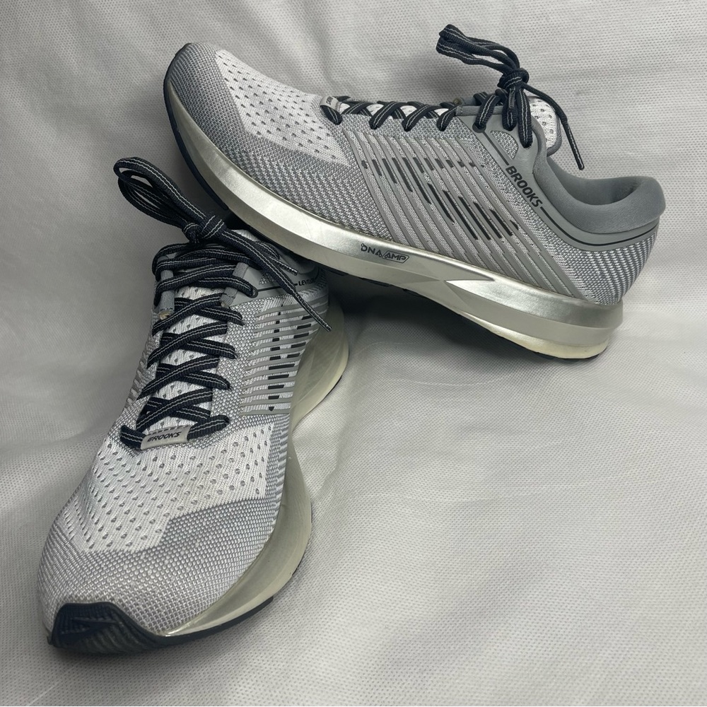 Brooks Levitate Running Shoes Womens Size US 8.5 B Silver Gray Training Sneakers